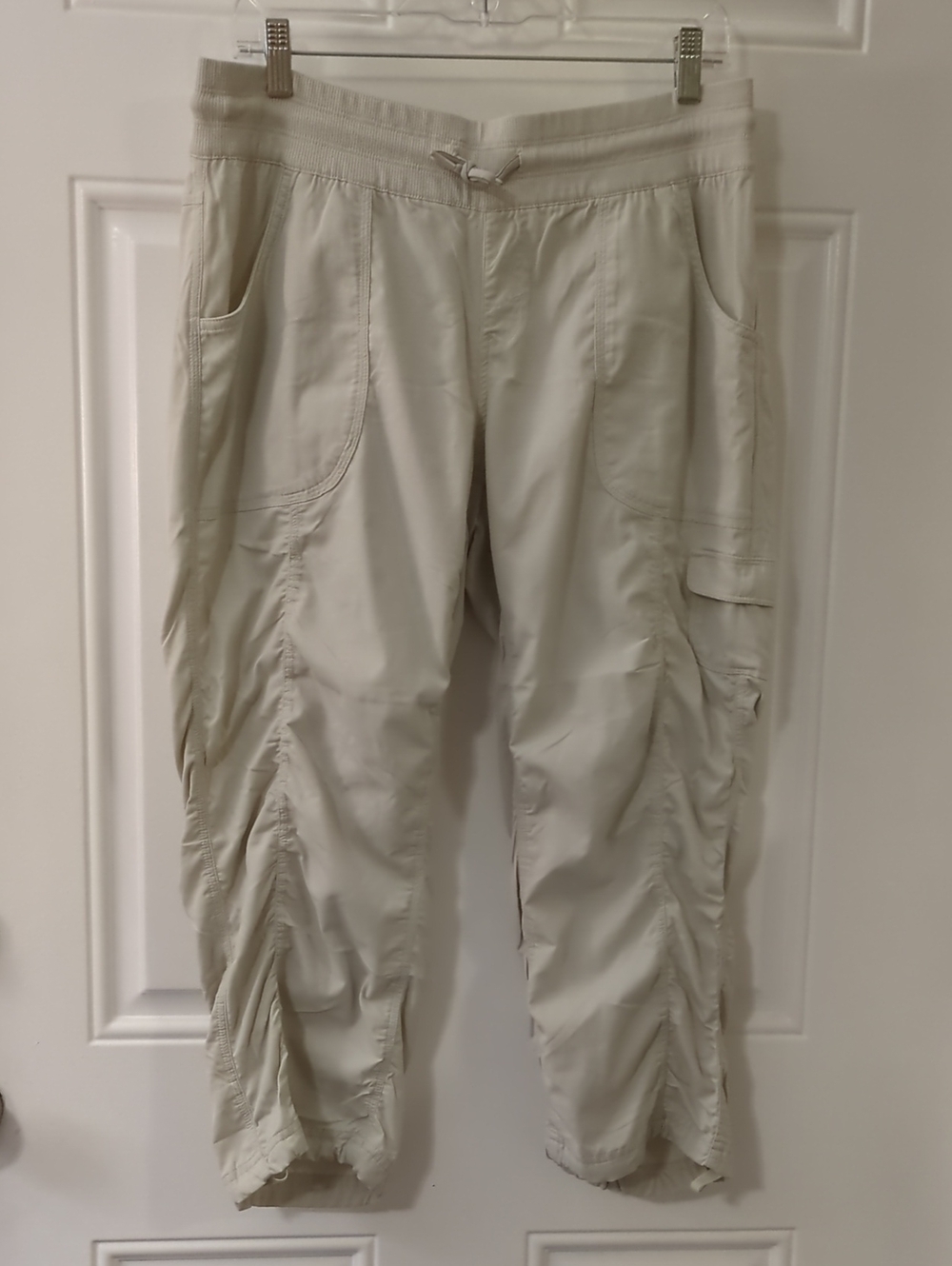 The North Face Women's Light Cream Capri Cargo Pants